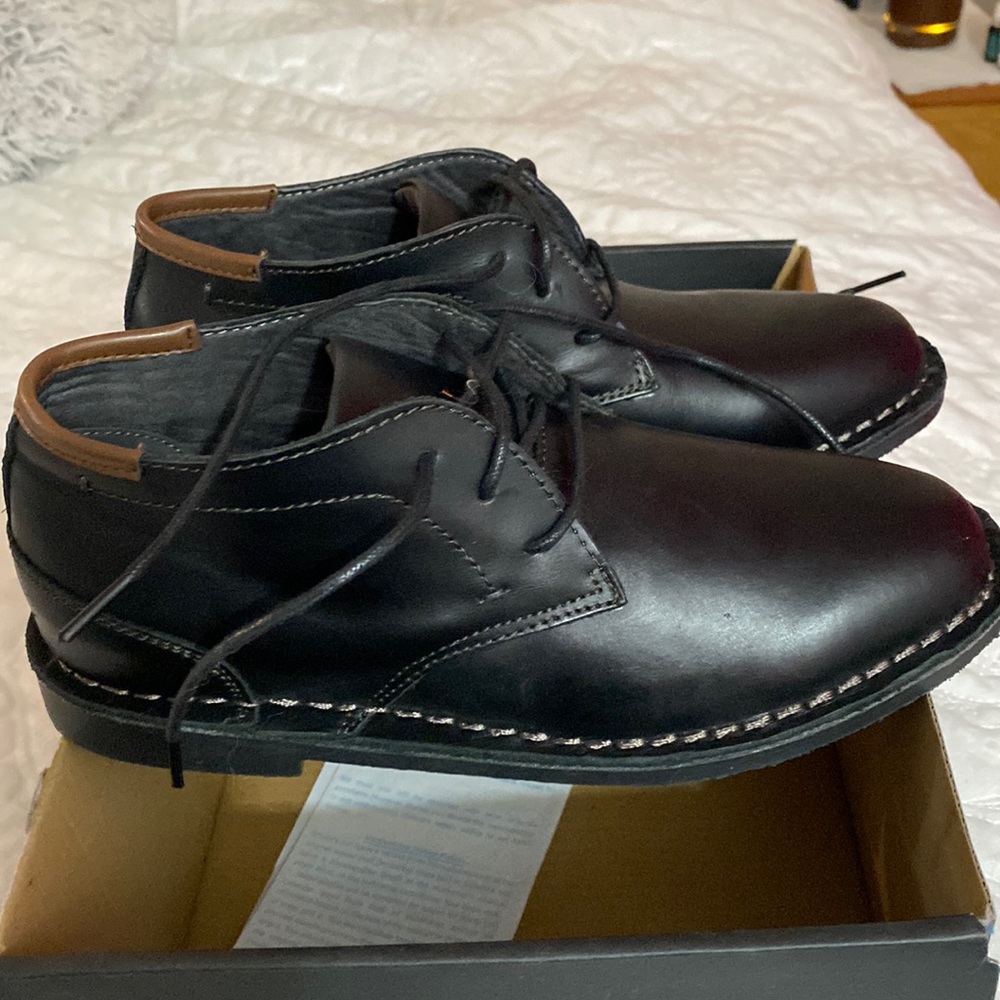 NWT Boys  size 3 Kenneth Cole black leather shoes